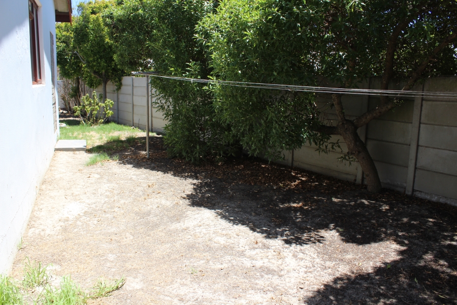 3 Bedroom Property for Sale in Middedorp Western Cape